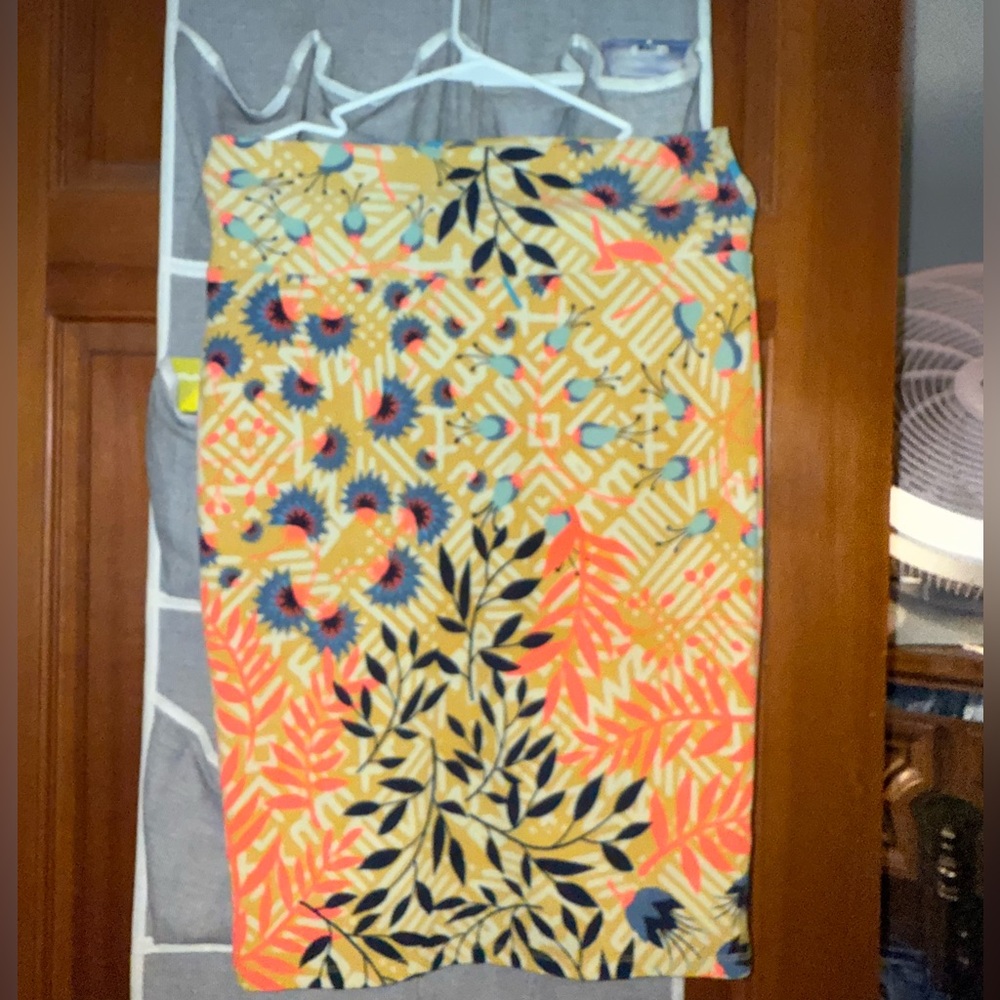 Lularoe skirt size medium